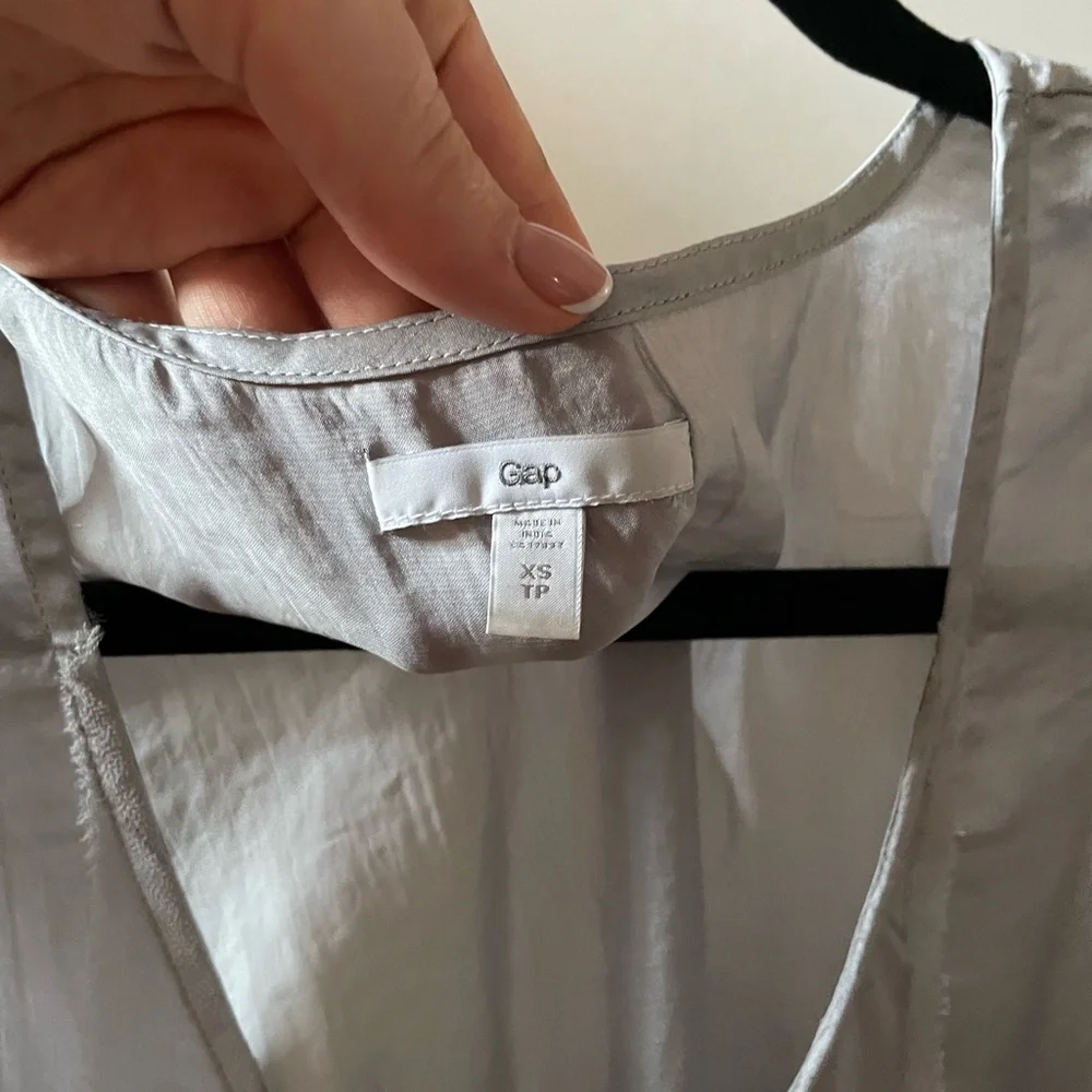 GAP Gray Pleated Tank Top - Picture 4 of 5